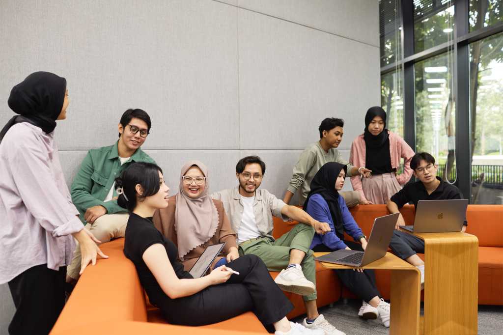 Students At Apple Indonesia
